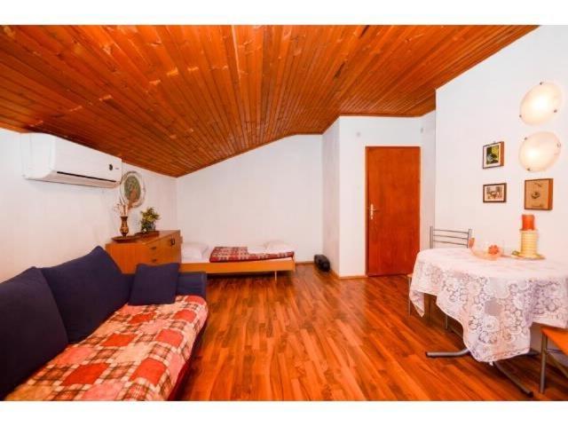 Apartments With A Parking Space Krk - 11646 Krk Town Exterior foto